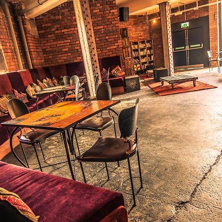 Victoria Warehouse Hotel Солфорд Экстерьер фото