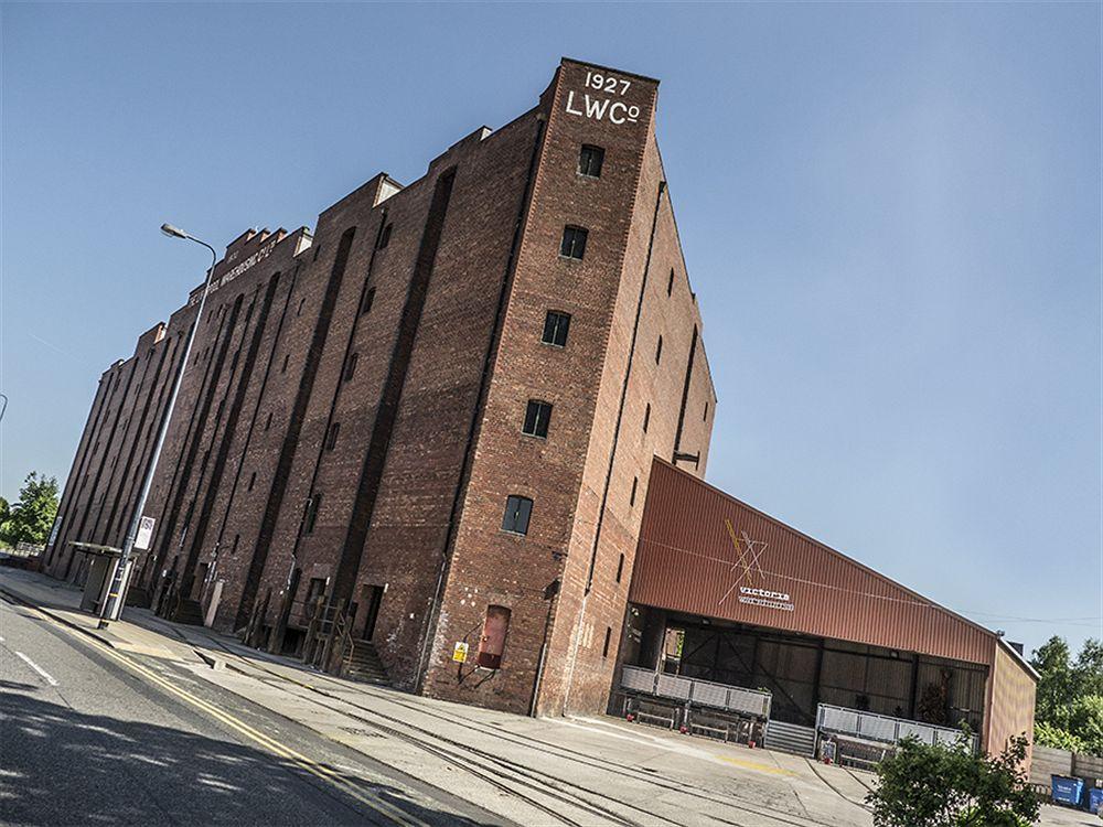 Victoria Warehouse Hotel Солфорд Экстерьер фото