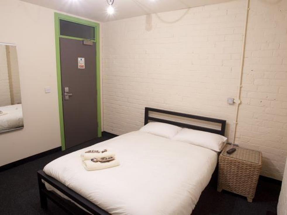 Victoria Warehouse Hotel Солфорд Экстерьер фото
