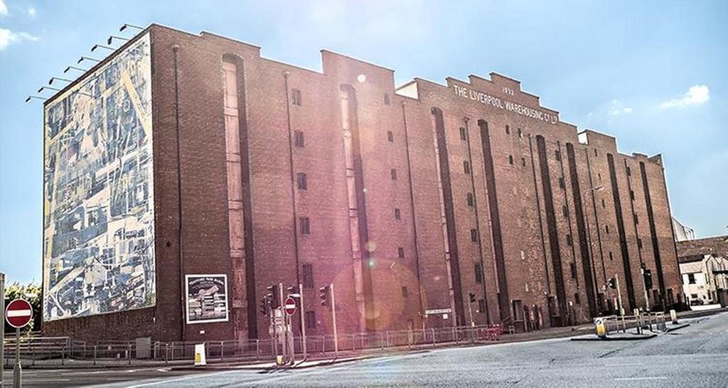 Victoria Warehouse Hotel Солфорд Экстерьер фото