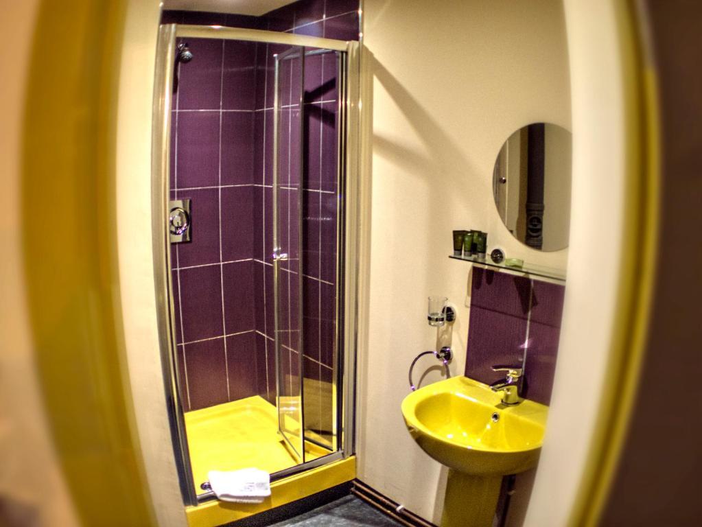 Victoria Warehouse Hotel Солфорд Номер фото