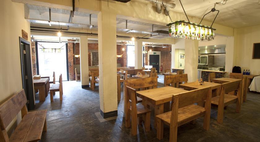 Victoria Warehouse Hotel Солфорд Экстерьер фото