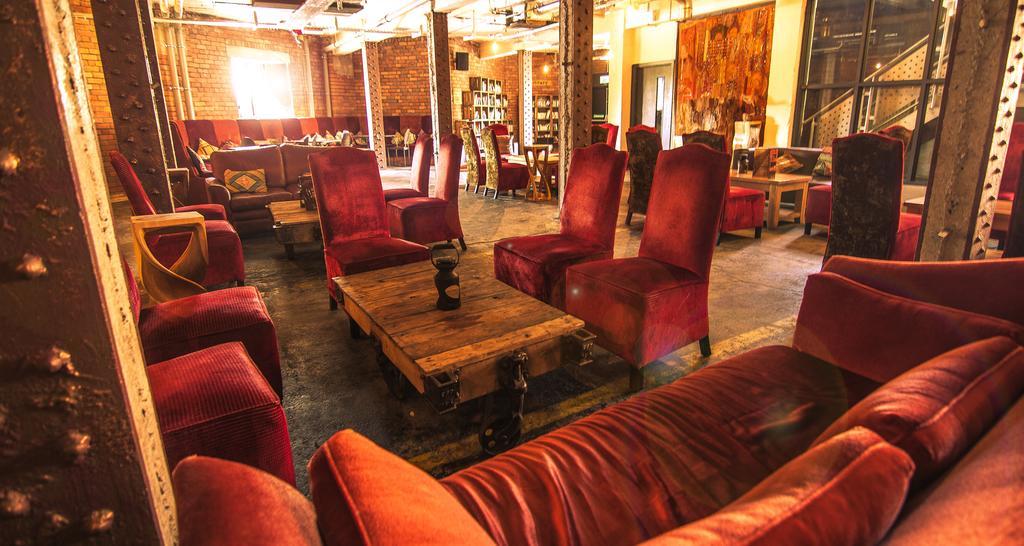 Victoria Warehouse Hotel Солфорд Экстерьер фото