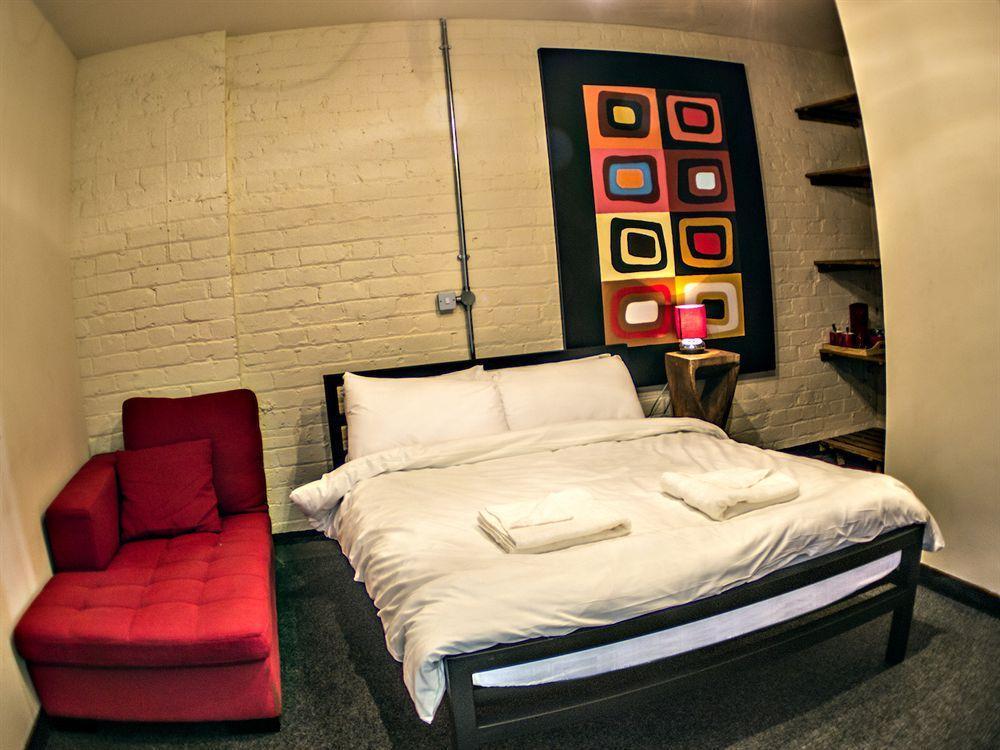 Victoria Warehouse Hotel Солфорд Экстерьер фото