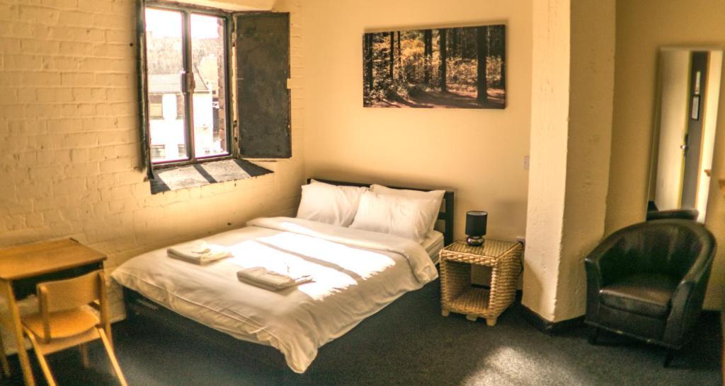 Victoria Warehouse Hotel Солфорд Экстерьер фото