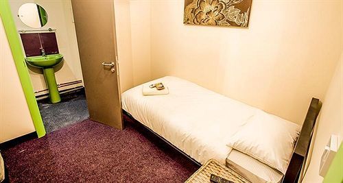 Victoria Warehouse Hotel Солфорд Экстерьер фото
